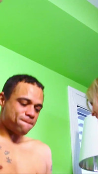 Super dreier mit Lya Pink und Sarah Jay ficken sie einen jungen typen, mit dem sie auf der straße gesprochen haben