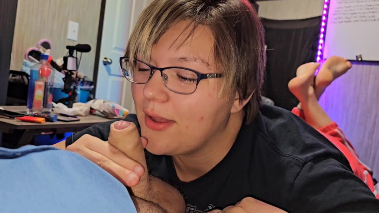 Funhousewife69: Blowjob pada kamera