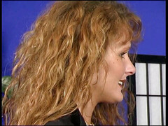 Lucky Cooch: Elegantní brunetka s kulatým zadkem lízaná a bušená