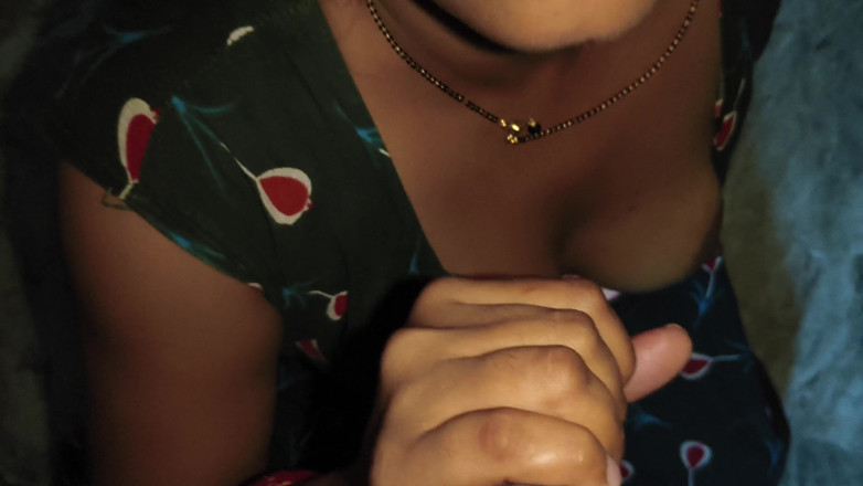 Dreamguys: Hintli ateşli seksi evli kadın ağızlarına yarak alma havasında