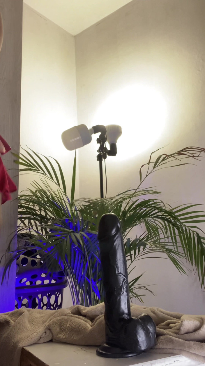 brunette: テーブル上のセックス:パート2、ハロウィンバージョン