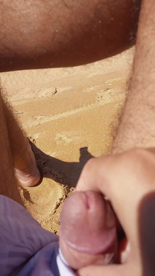 Ladysilvas: Ladysilva Exibindo Meu Pau Na Praia