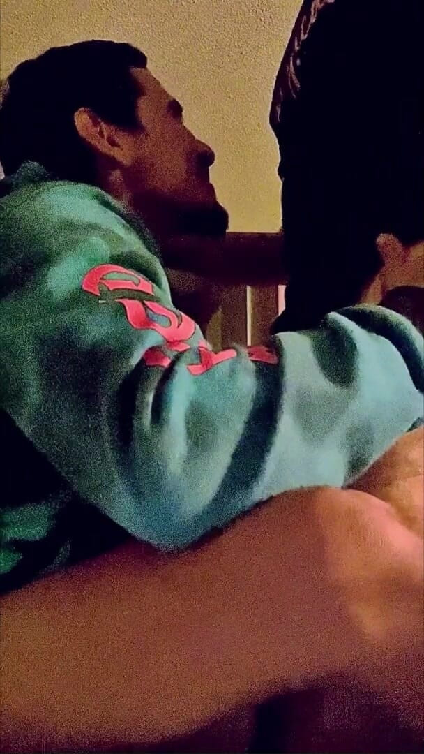 Texas-Toxicos: Latino menghisap batang teman lelaki selepas kerja