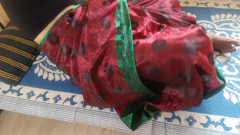 Magilmathi: 办公室工作人员与她的主人睡一张床 4