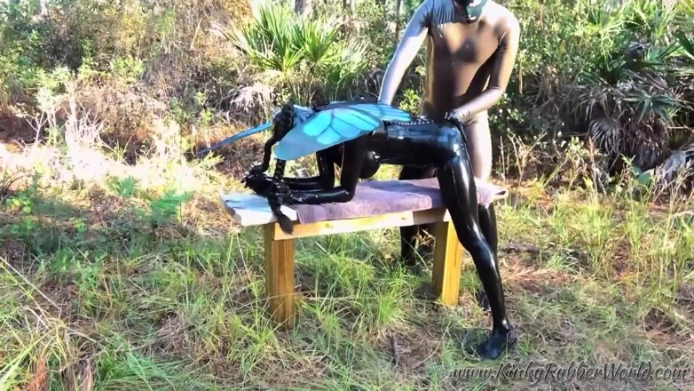 Fem Latex: 숲에서 따먹히는 고딕 요정