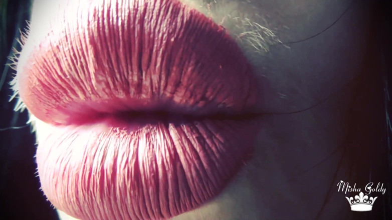 Goddess Misha Goldy: Moje pov polibky tě udělají ASMR
