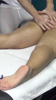 Stiefsohn beobachtet, wie seine stiefmutter mit masseur betrügt