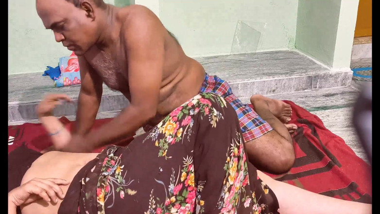 Sexy sindu: Vesnická desi služka hardcore sex