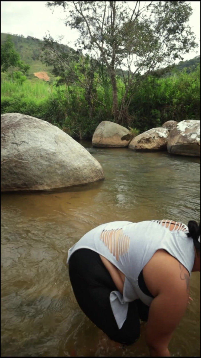 Lexly_16: 川でセックスする場所を探している