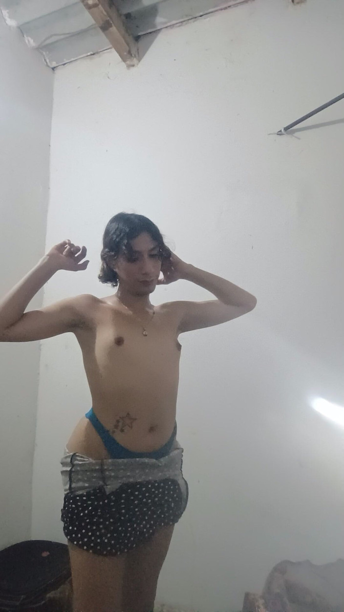Femboy from Colombia: Seios que estão ficando cada vez maiores
