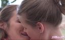 SapphoFilms - By Nikoletta Garian: Baci reali di ragazze lesbiche episodio 17