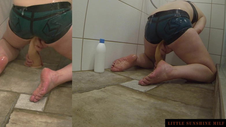 Little Sunshine MILF: Io e un pugno di gomma nella doccia