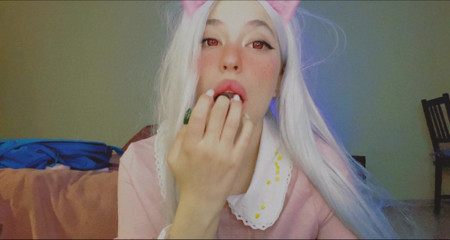 Bambietta Valentain: Sexy anime dívka saje své krásné prsty