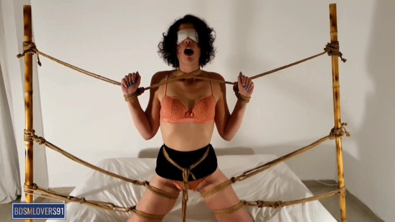 Bdsmlovers91: 裆部绳子和呼吸玩耍 - 彩色版本