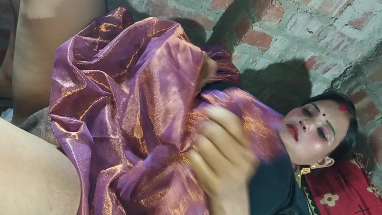 Renudbf: Desi Married Girlfriend in Saree Was Fucked Hard by Boyfriend...