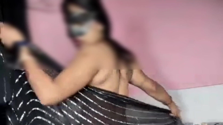 Hemant sarita: सौतेली बहन रसदार चूत अपने सौतेले भाई को चाट रही है और मुँह में वीर्य पी रही है