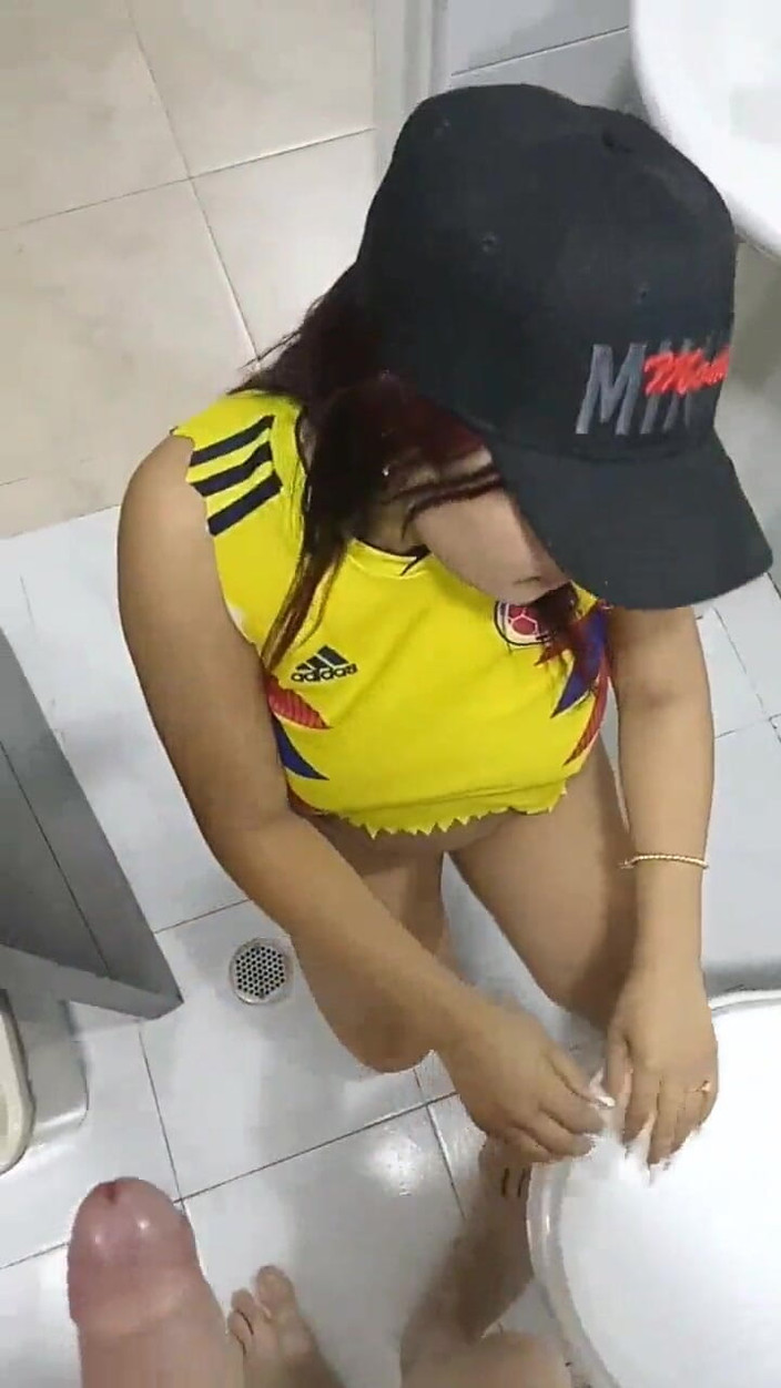 Pikaa6: 来自美国纽约的18岁黑发大下垂的奶子操她继兄弟的大鸡巴 第100部分