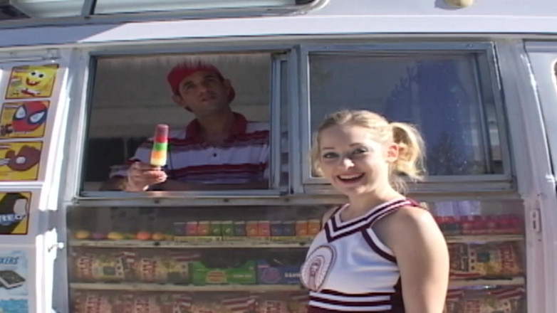 The Window of Sex: 変態的な美女シーン-2_sexy大きなお尻のティーンがアイスクリーム屋のチンコを楽しむ