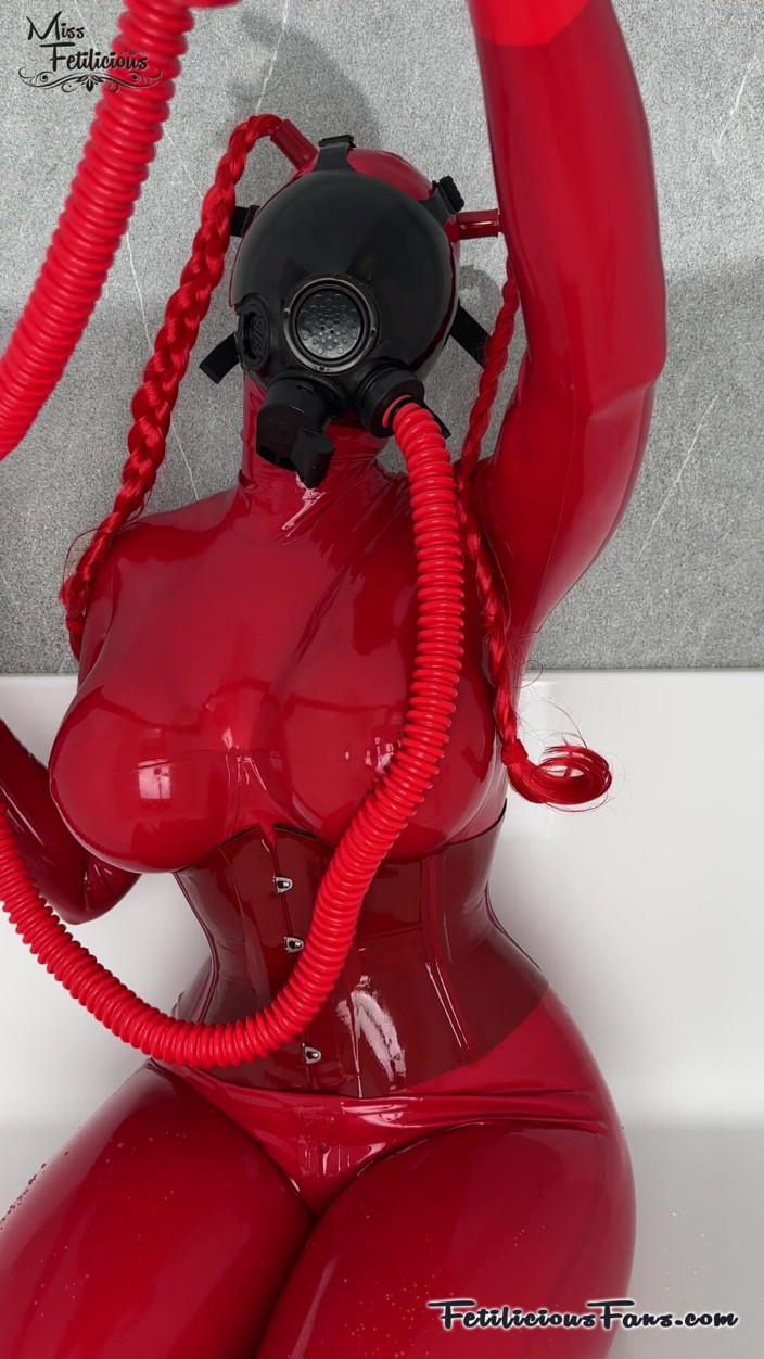 Miss_Fetilicious: Red Sniff Dildo
