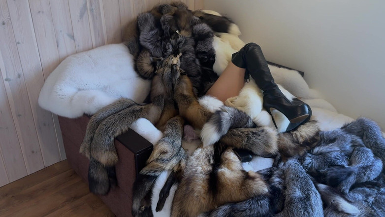 Ruda Cat: Gioca e stuzzica con un sacco di pelliccia! Masturbazione in...