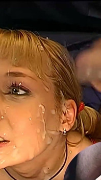 Mara se fait recouvrir le visage de sperme dans un bukkake ggg intense
