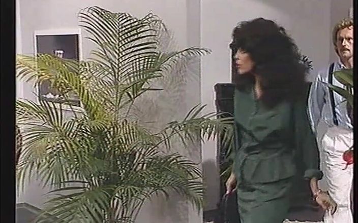 Vintage megastore: Şeyh'in evli kadınları