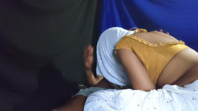 Hotpooja86900: Ošukal jsem ji, zatímco na mě seděla