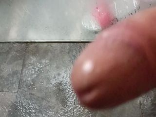 Chulio: バスルーム射精私のコック