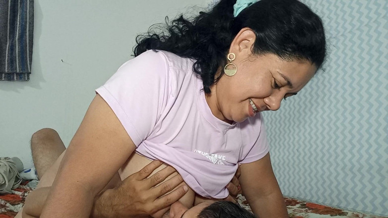 Valkyrie and Luigy Couple: Zralá přítelkyně bohatá na koni, miluje jezdit na jejím ptákovi