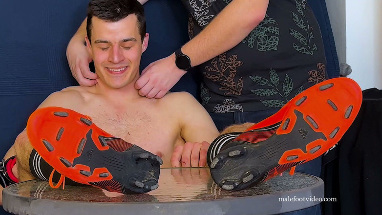 Czech male foot: Корона перемоги: під ногами молодого футболіста Купена
