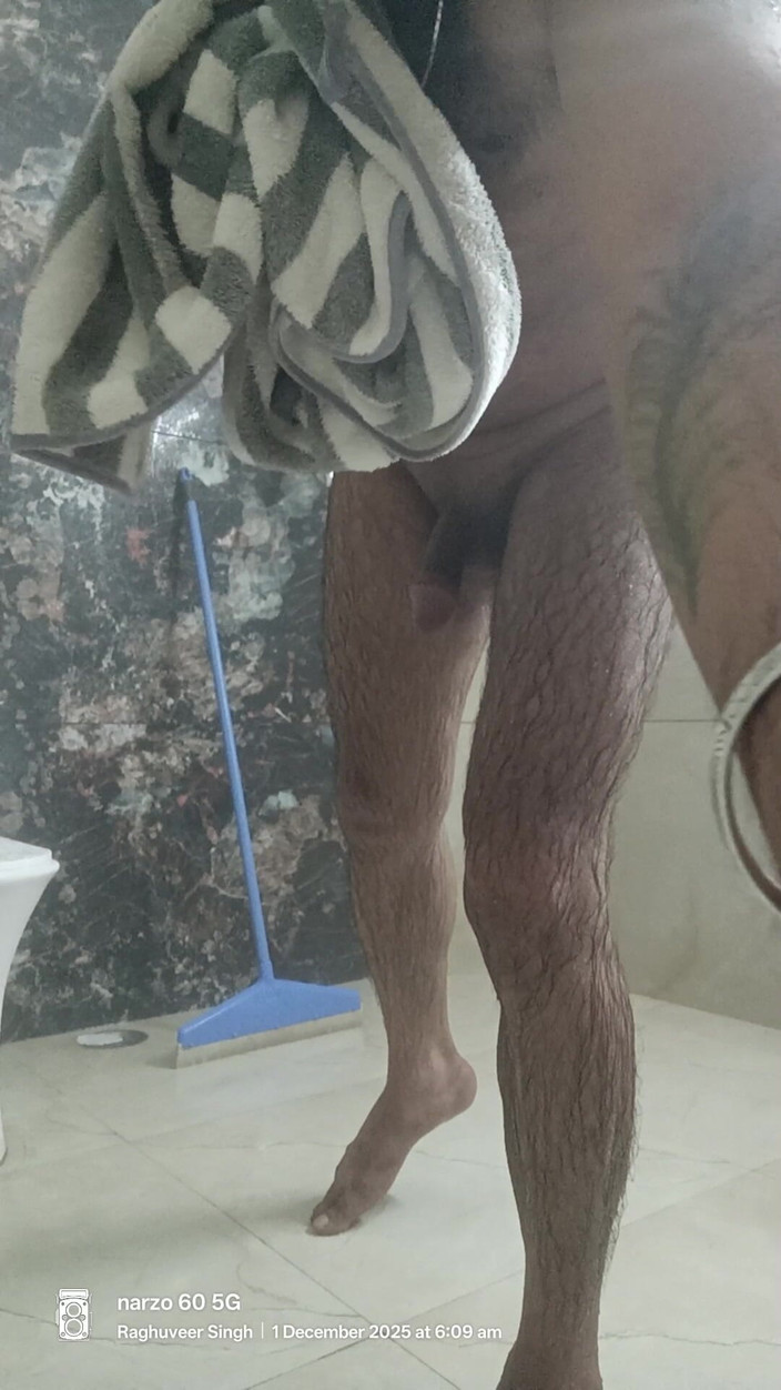 Rajasthani-old-lover: Oficial de policía indio padrastro se ducha