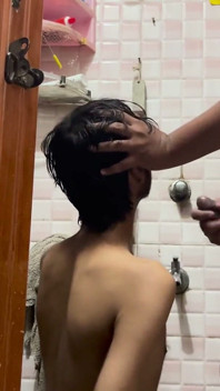 सेक्सी कमसिन की बाथरूम में चुदाई