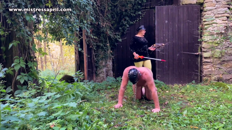 Mistress April: Доміна господиня Епрів - вправи в саду