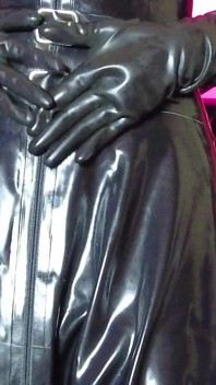 Eva vestita in gomma in lattice solo padrona dominazione femminile BDSM milf