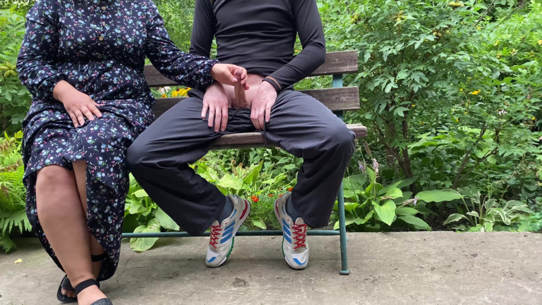 OurFetishLife: Soțul încornorat va fi fericit cu sperma unui străin în prezervativ