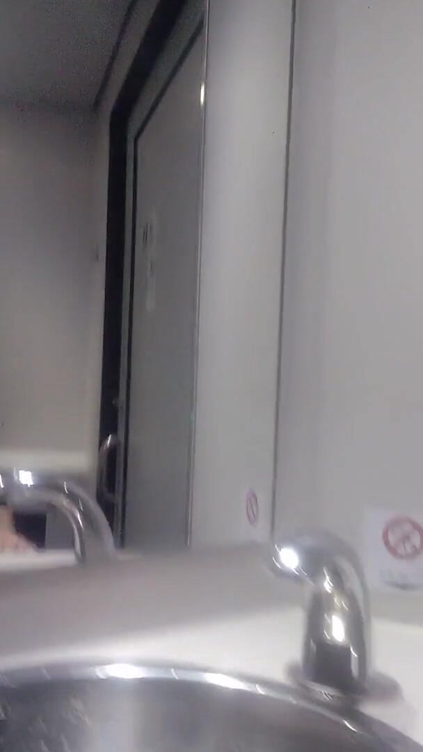 Naughty__Slave: Anale vuist, gapen, likken aan de vloer in het toilet...