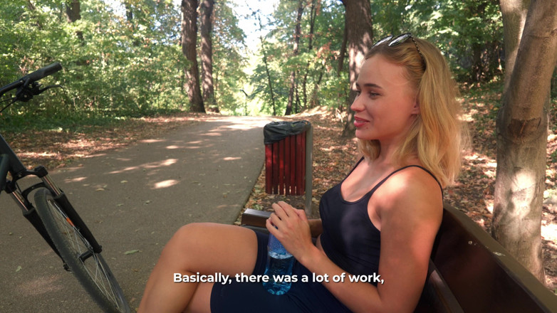 MariMoore: I Sucked a Stranger’s Big Cock in the Park Risky...