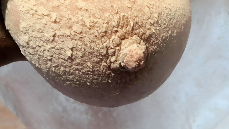 Bouncy Tits Action: 젖탱이를 빨아주는 거유 밀프