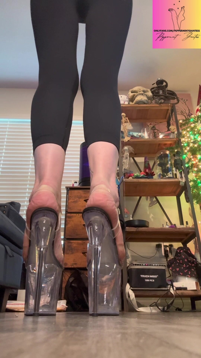 Peppermint Giantess: 8インチヒールのサイズ14フィットサイズ16フィートの作り方