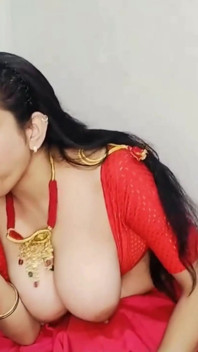 Kakak ipar India ngentot suaminya dengan kain sprei merah