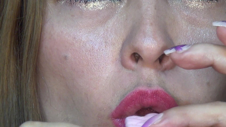 Angel eyes studio: MAKAN PERMEN KARET MERAH MUDA BESAR!