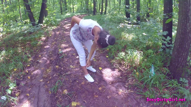 Sexy Dirty Girl: I suck his cock in the woods
