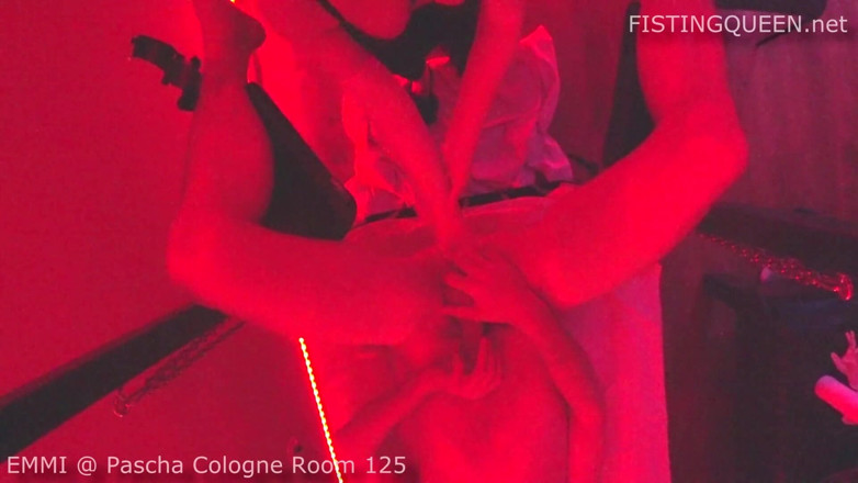 FISTINGQUEEN: 女主调教拳交在德国妓院深处的极端肘部