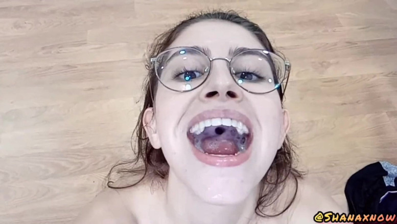 Shanaxnow: Fetiche jugando con gargling tragando