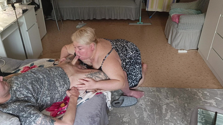 Zona901: Soused jemně saje ptáka, dokud se nevystříkám