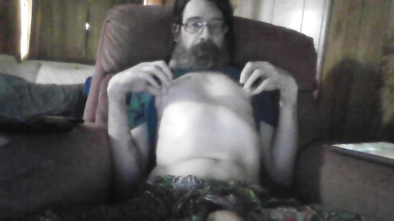 jt sweet: 苗条的twwink在reclier里撸管，一边说话一边展示他紧致的小菊花