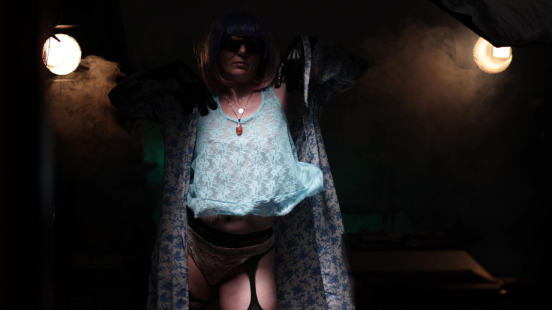 The Wolfiensterns: Intim rituell MILf striptease