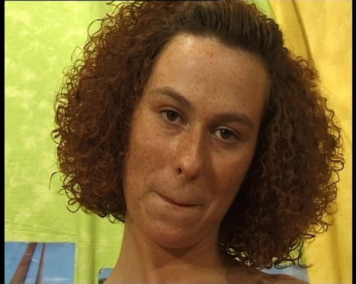 YOUR FIRST PORN: Petra yang lagi ketawa muasin memeknya pakai dildo