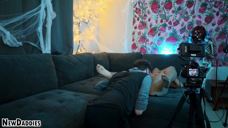 NewDaddies: Une Teen Noire Amateur Se Fait Facefucker Pour La Première...