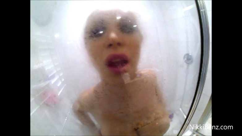 Nikki Benz: 보지와 정액을 가지고 노는 Nikki Benz!!